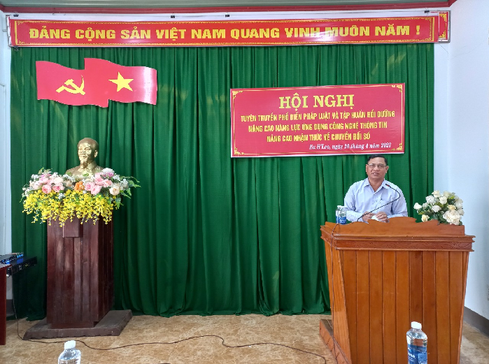 Xã Ea H’Leo: Tổ chức Hội nghị tuyên truyền phổ biến, giáo dục pháp luật và Tập huấn bồi dưỡng nâng cao năng lực ứng dụng công nghệ thông tin, nâng cao nhận thức về chuyển đổi số